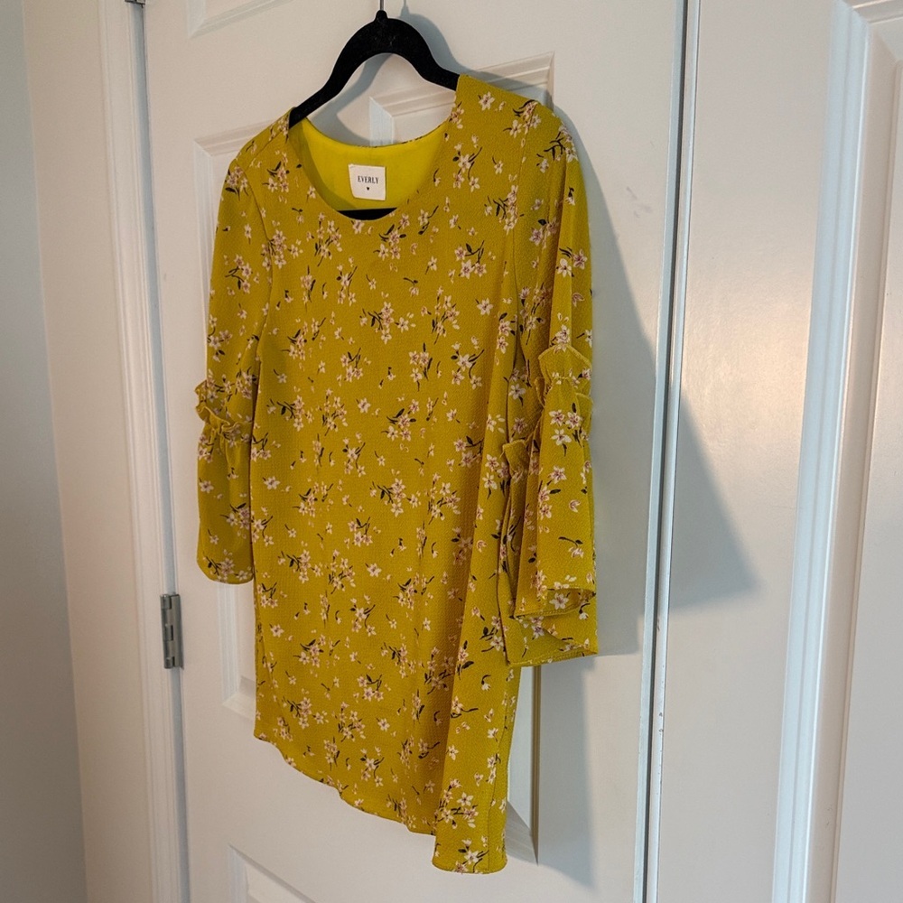 Everly 3/4 Bell Sleeve Mustard Floral Blouse Small - Picture 6 of 8